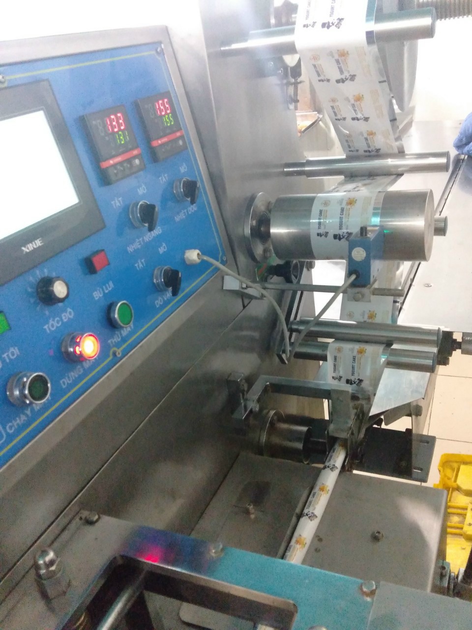 Máy đóng gói bánh sữa chua